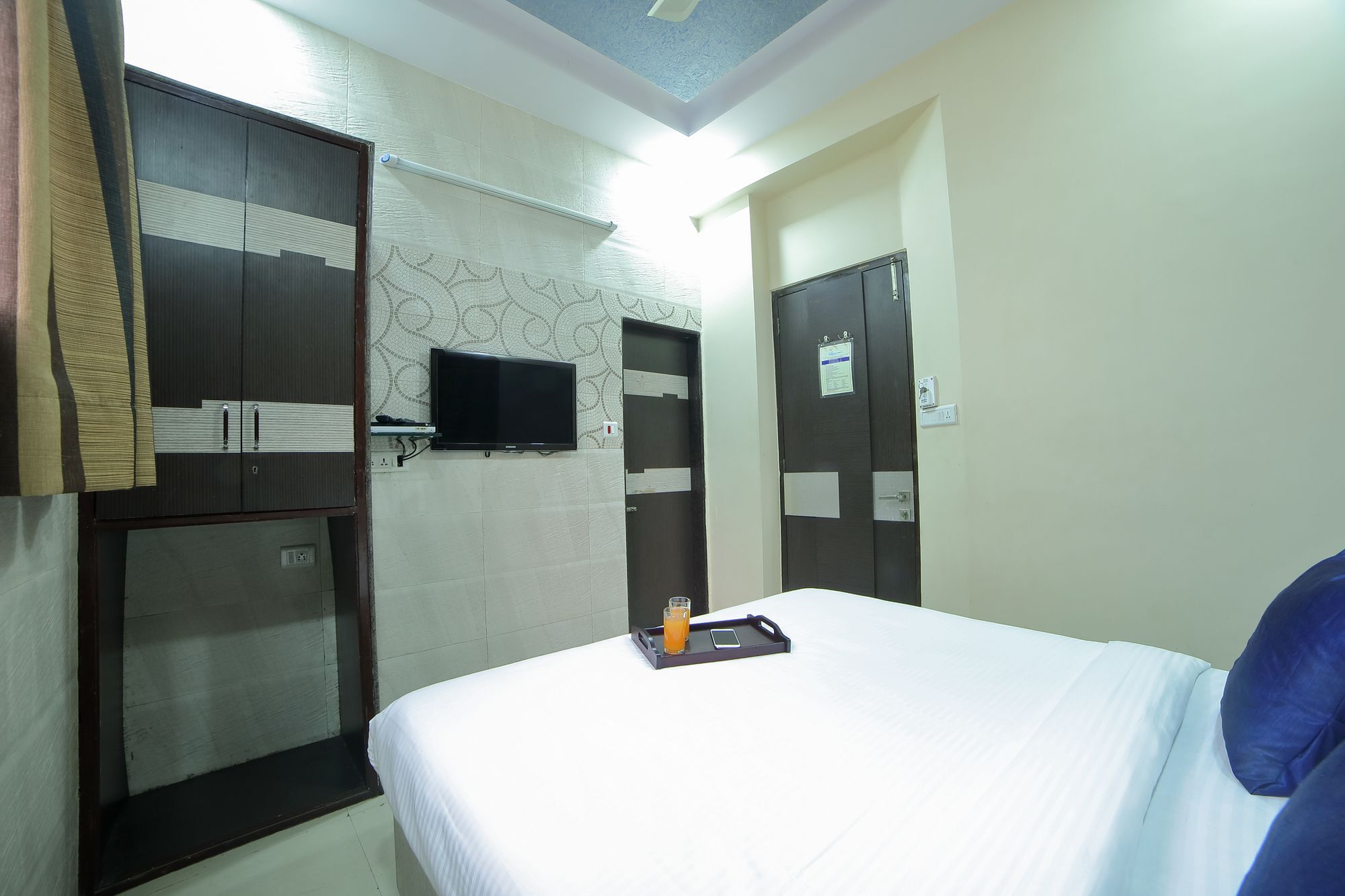 Hotel Oyo 569 Station Mumbai