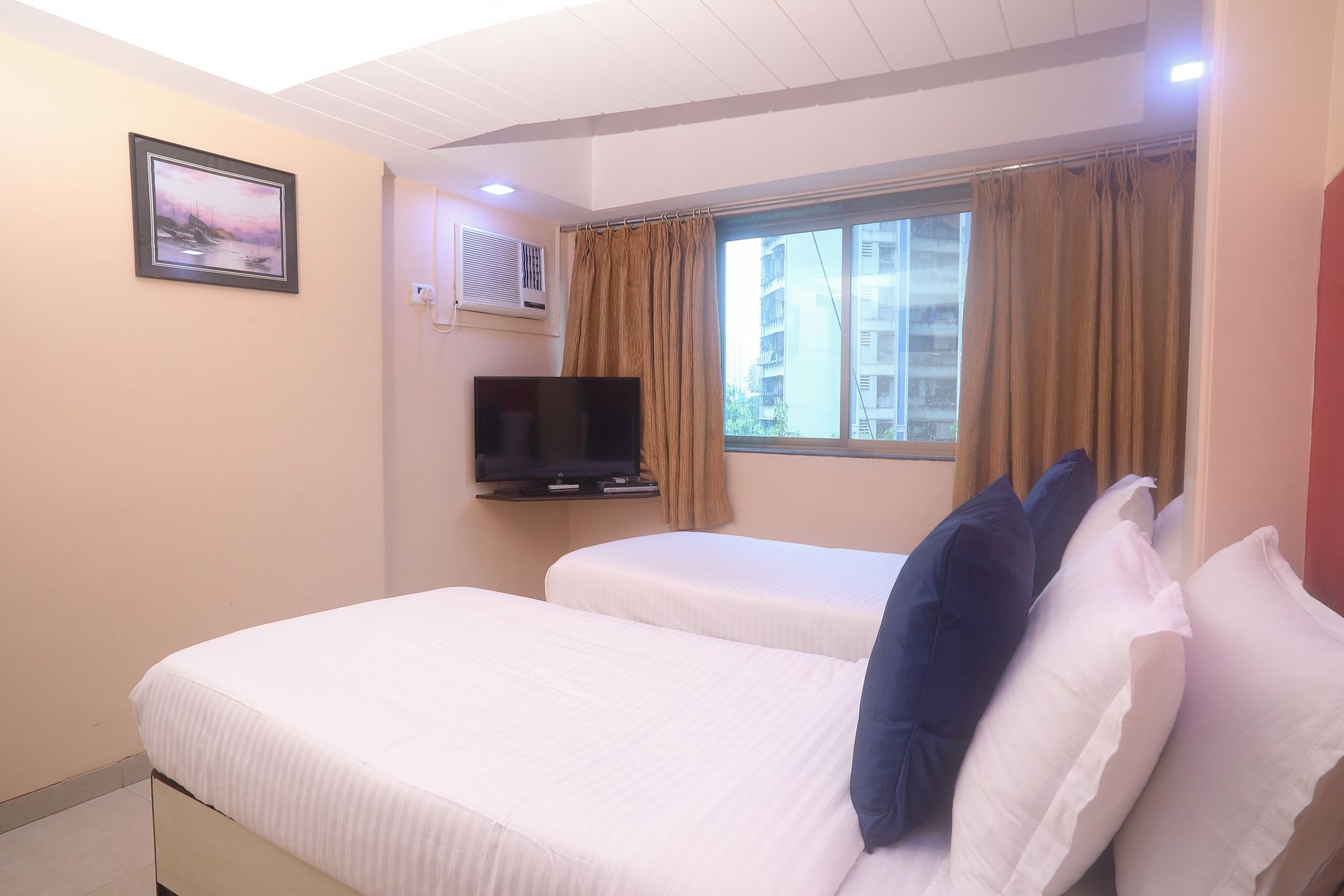 Hotel Oyo 569 Station Mumbai